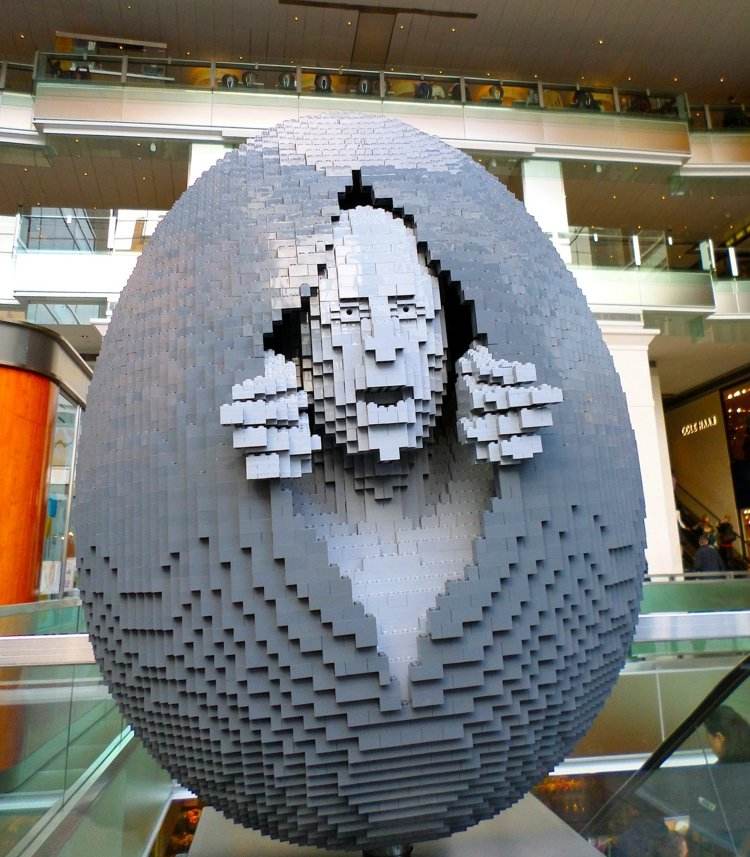 Vajíčko ako umenie art-lego-vajíčko-crack-človek-ruky-sawaya