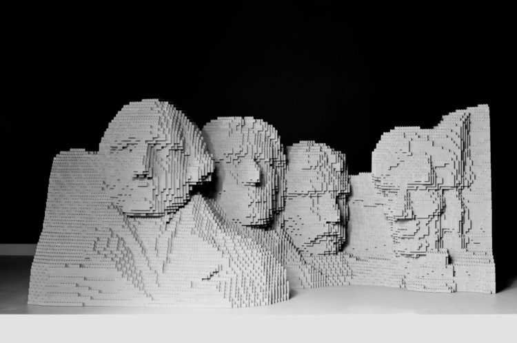Mount Rushmore so štyrmi prezidentmi USA je tiež vyrobený z Lega art-lego-mount-rushmore-president-usa-grey