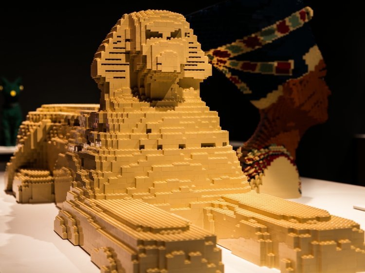 Umenie zo starovekého Egypta umenie-lego-sfinga, egyptské pamiatky-žltá