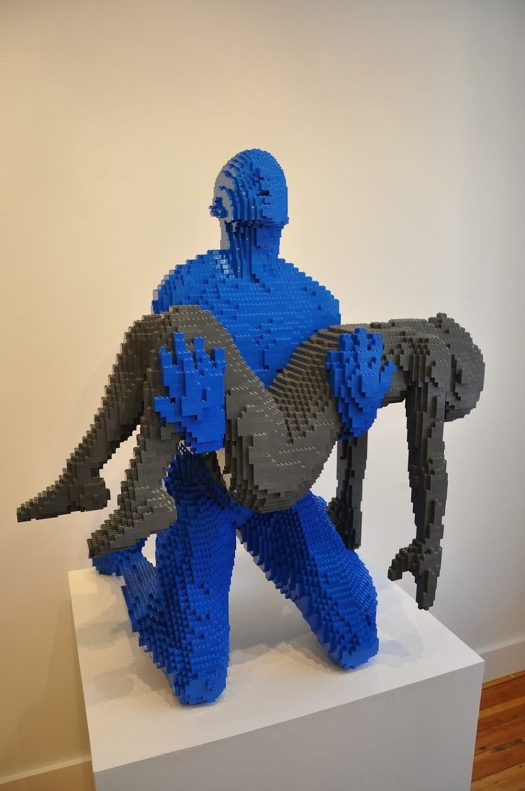 Tragédia je umelecky stvárnená umenie-lego-tragédia-smrť-muž-žena
