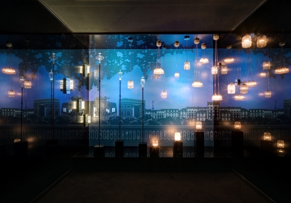 Baccaratská výstava svetlo-clochette-et-celeste-philippe-nigro lesk