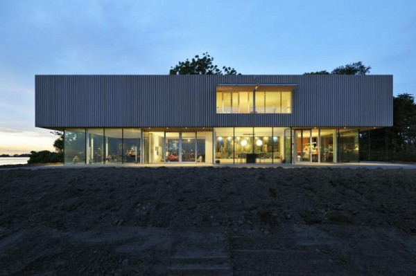 Vidiecky dom s modernou architektúrou