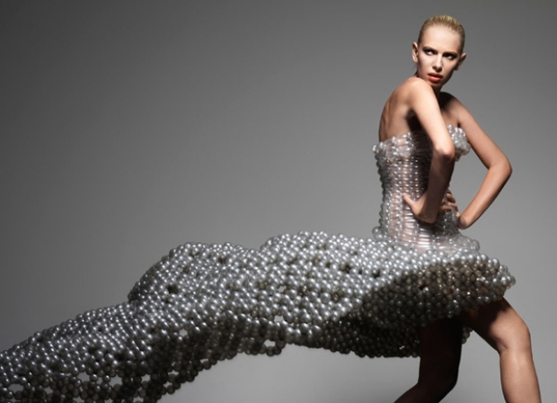 Šaty z balónov Daisy Balón-moderné umenie s Luftballos Rie Hosokai