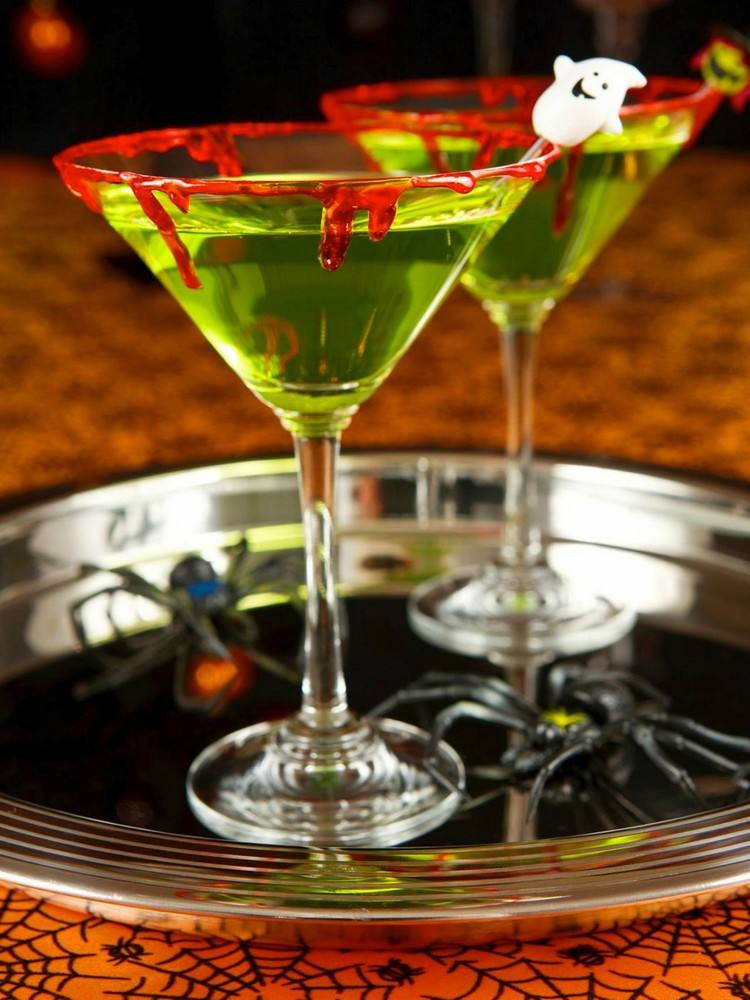 Okuliare Martini s falošným okrajom krvi na Halloween Vyrobte si falošnú krv sami halloween-party-drinky-martini-okuliare-lem