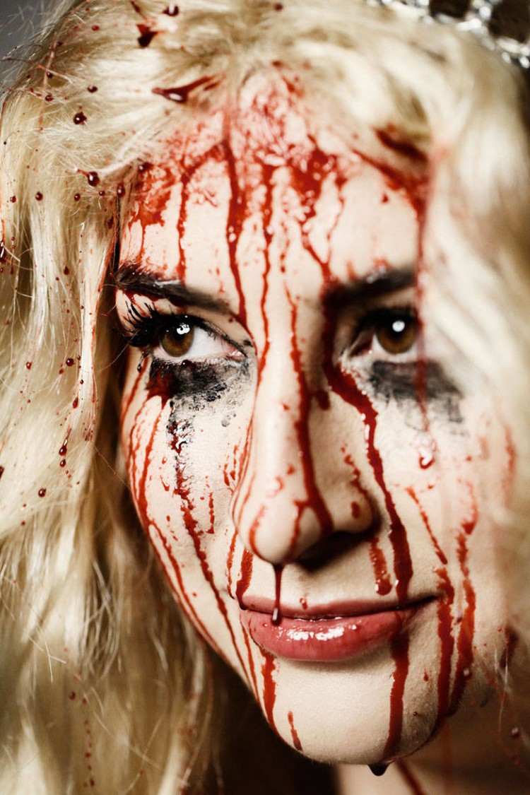 Návody na líčenie pre ženy na Halloween s falošnou krvou Vyrobte si falošnú krv sami pokyny k líčeniu-ženy-krv-tvár