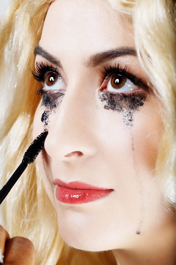 Maskara sa na lícach rozmazáva Make-up-do-it-yourself-makeup-pokyny-riasenka-šmuha