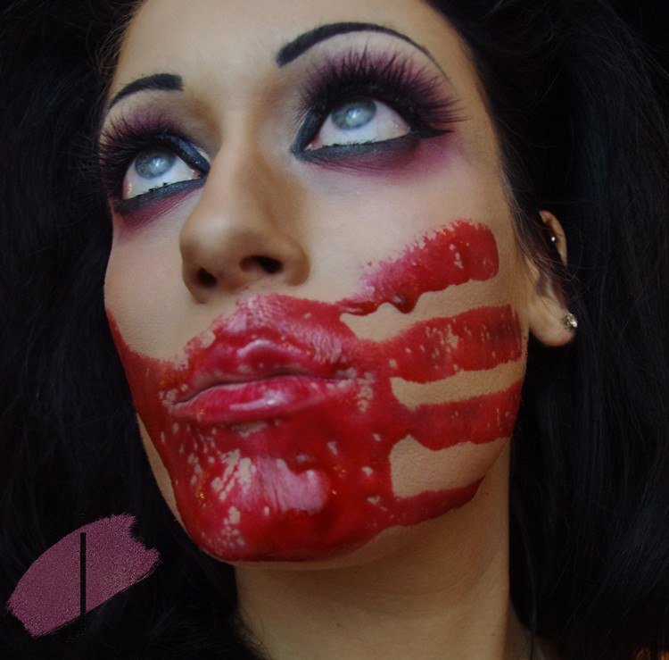 krvavý odtlačok ruky na tvári s falošnou krvou Make-up-falošná krv-urob si sám-make-up-krvavá-odtlačok ruky-ústa