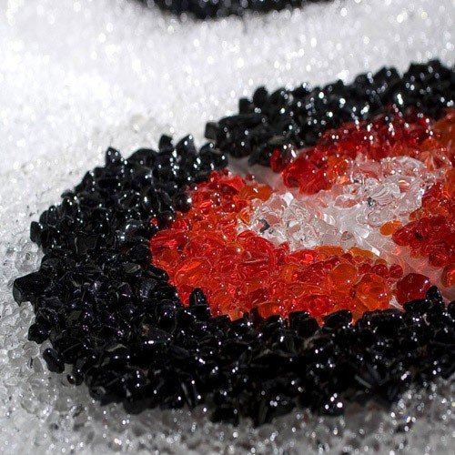 kúpeľňa s mozaikovými dlaždicami v čiernej a bielej farbe kúpeľňa s červenou mozaikovou dlažbou