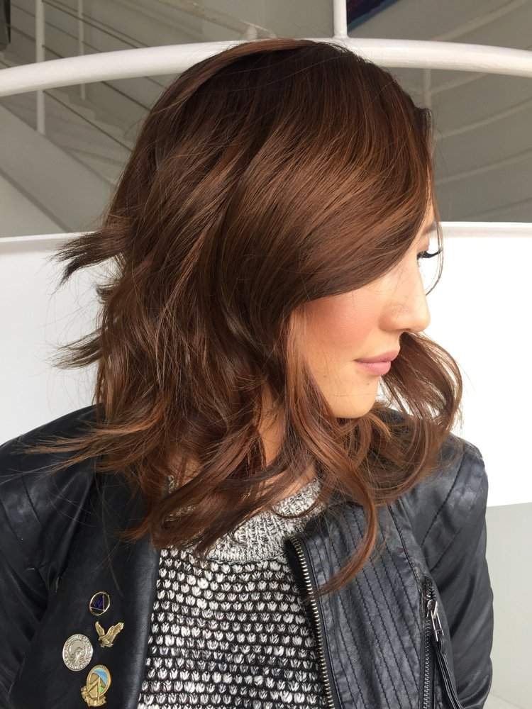 medené-vlasy-farba-hnedá-tmavá-typ-lesku-trendy-20016