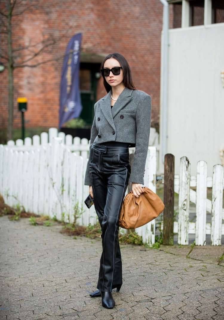 Trendy v bundách jar-leto 2021 kombinujú krátke blejzre