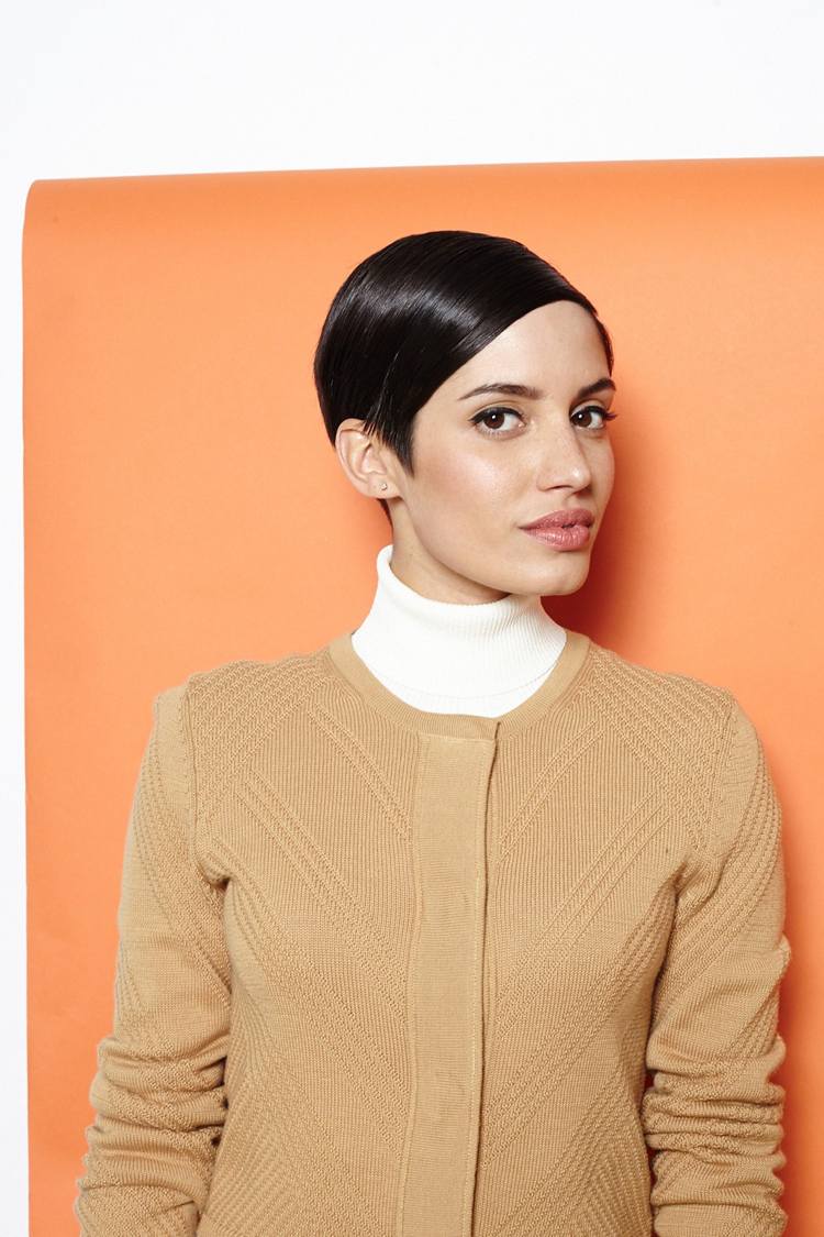 krátke vlasy-štýl-návod-pixie-strana lúčenie-elegantné