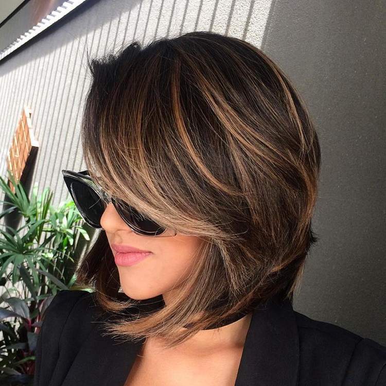 krátky bob vzhľad trend hnedá balayage prírodné melíry