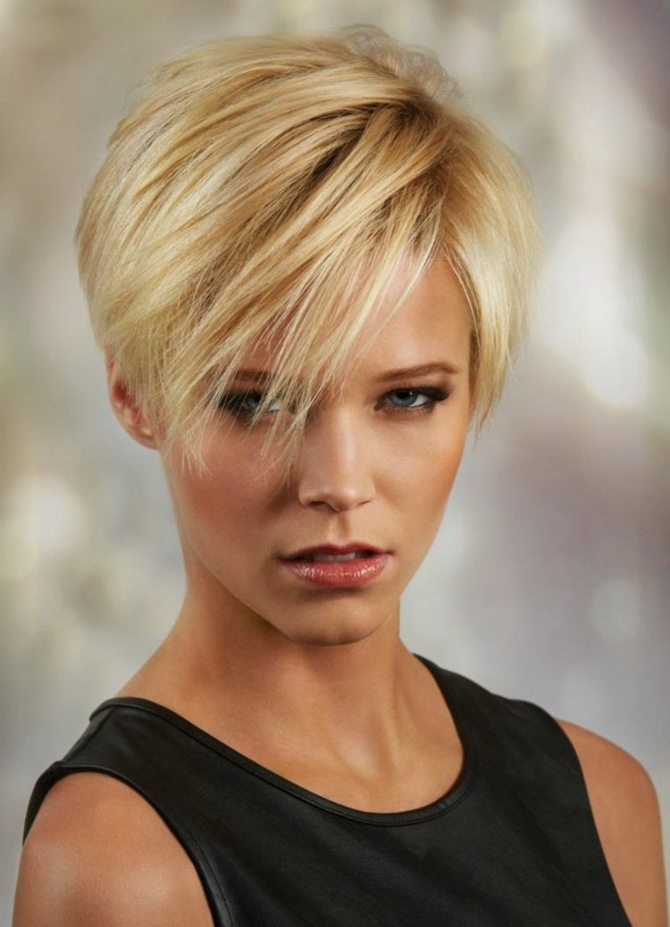 dámske účesy trendy 2018 krátke blond s melírmi