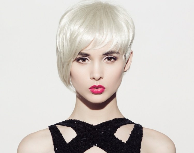 pixie krátke účesy 2018 ženy blond jedna strana dlhší bob