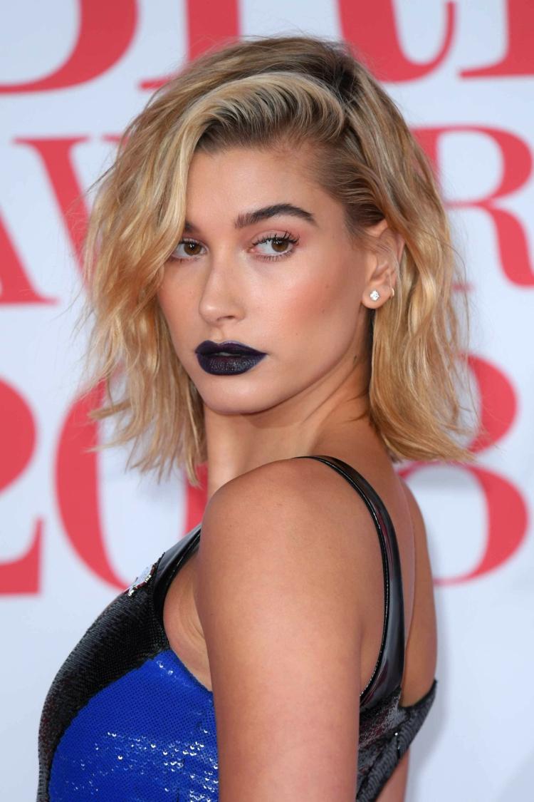 krátke účesy 2018 dámy bob voľný blond tmavší prístup