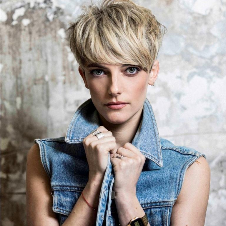 Tento pixie s ofinou pre modré oči je športový a elegantný zároveň