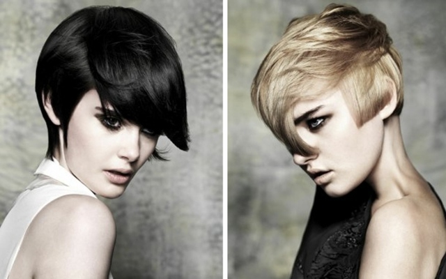 Krátke vrstvené ofiny platinový blond účes shorty tier pony platina blond modra cierna