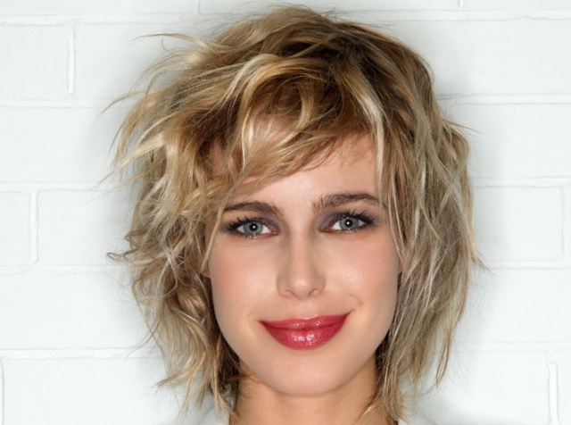 krátke vlasy ostrihané na blond