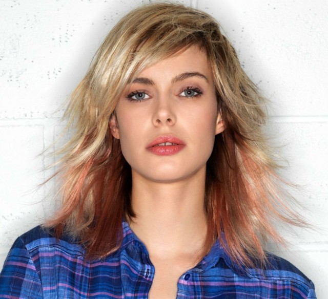 ružové pramene niekoľko vrstiev moderné