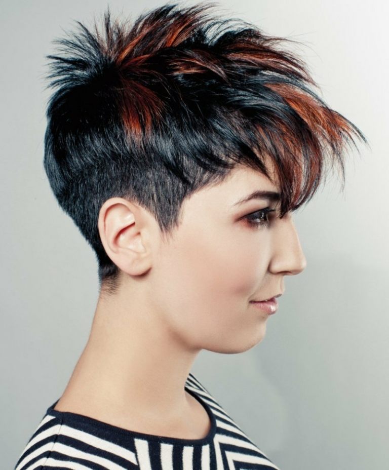 krátke účesy pre ženy punk styling nápad čierna červená vykrojenie