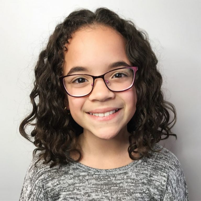 Účesy detí kučery krátke účesy dievčatá okuliare