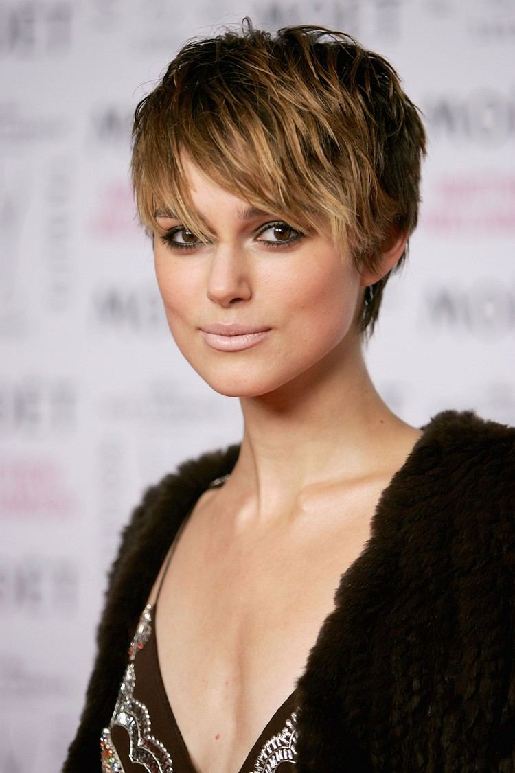 Účesy Pixie s krátkymi účesmi a trendmi do boku 2020