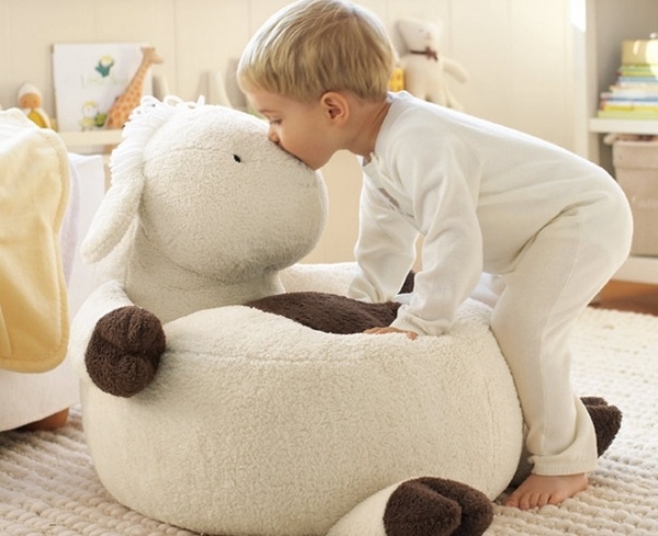 Plyšová hračka do detskej izby s dizajnovým sedacím vakom