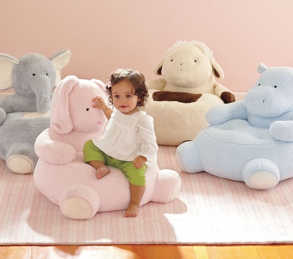 Nadýchaná detská plyšová hračka na sedenie v modernom dizajne