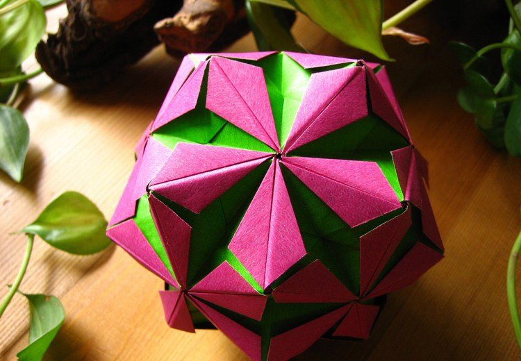 Harmanček Kusudama Fuchsiový zelený