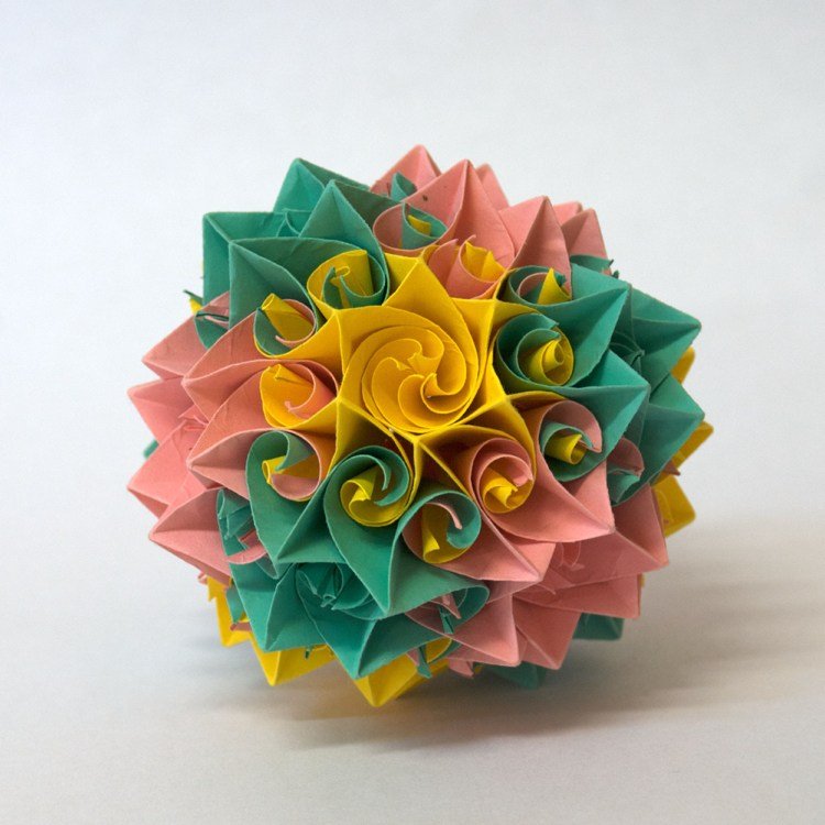 Viacfarebná lopta Kusudama Curl