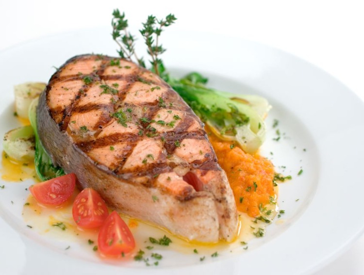 Gril z lososa recept zeleninová miska