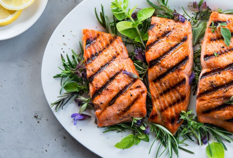 Recept na grilovaného lososa na prípravu bylinkového steaku