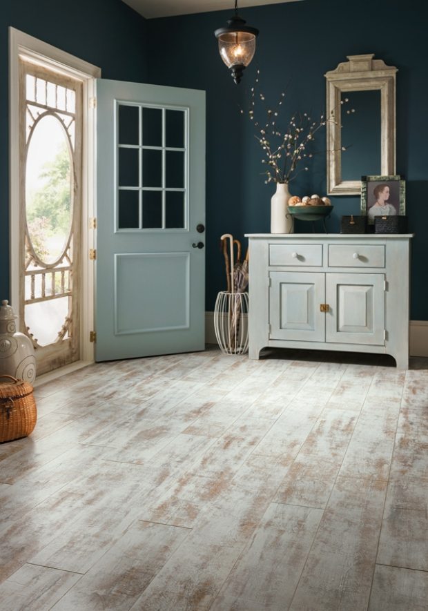 Dizajn vstupnej haly-vintage nábytok, podlaha-stará optika