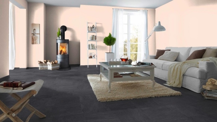 obývačka-laminát-podlaha-lacné-online-obchody-pohodlie-bridlica-starožitná-sivá