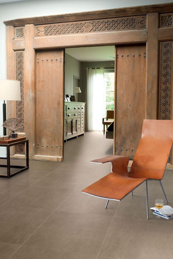 Laminátové kožené dlaždice zo série Arte v hnedej farbe UF1402 laminátová dlažba-optika-rýchly-krok-Arte-kožená-dlaždica-tmavá-UF1402