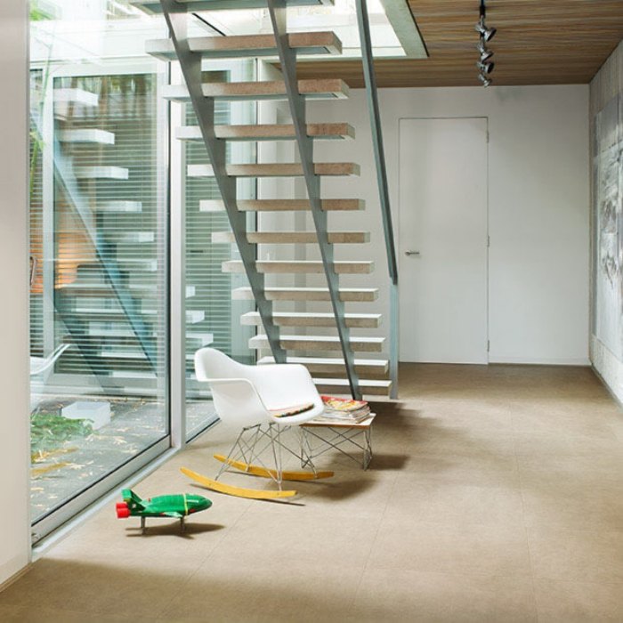 svetlé laminátové kožené dlaždice na chodbe - Arte UF1402 laminát v dlaždiciach vzhľad quick-step-Arte-koža-dlaždice-svetlá-hala-UF1402