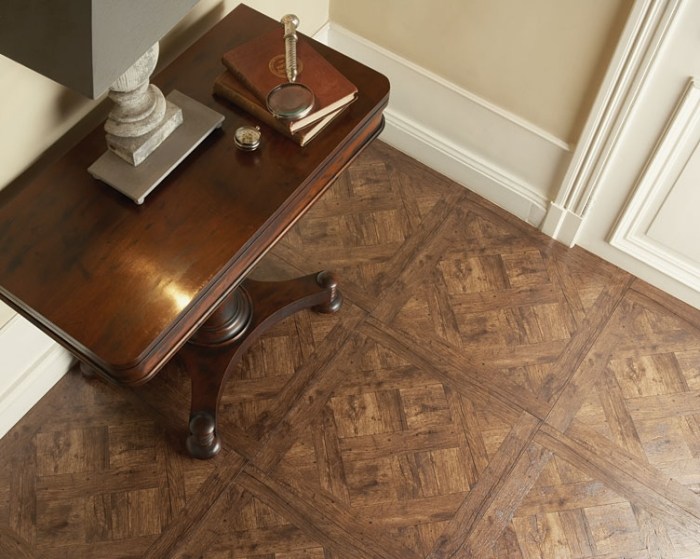 Laminát s dlaždicovým dekorom - dub Versailles UF1155 laminát-dlaždice-vzhľad-rýchly-krok-Arte-Versailles-dub-UF1155