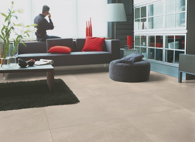 Laminát z lešteného betónu vyzerá v obývačke UF1246 prirodzene Laminát v dlaždiciach vyzerá rýchlo-krok-Art-leštený-betón-prírodný-svetlý-obývacia izba-UF1246