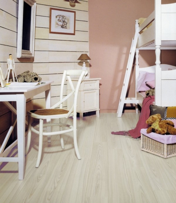laminát borovicové drevo biela detská izba