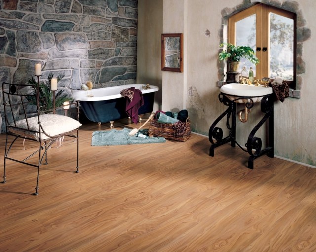 Krycia moderná štýlová kúpeľňa v svetlých farbách