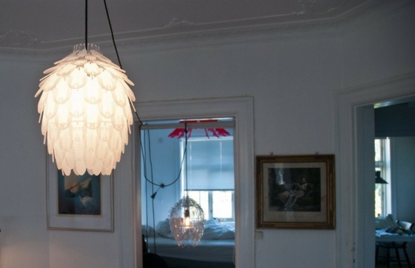 Závesná lampa z dreva-moderný interiérový dizajn