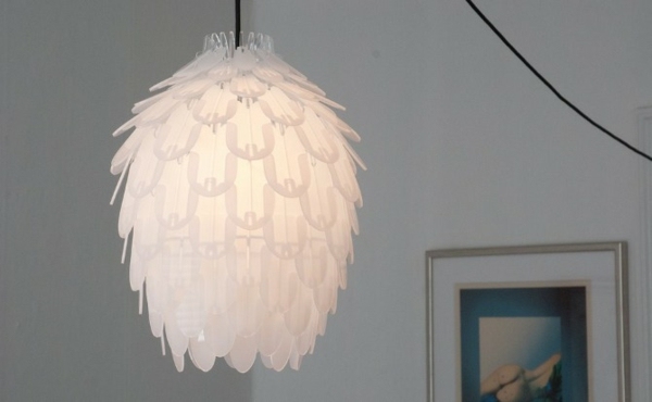 biele závesné svietidlo