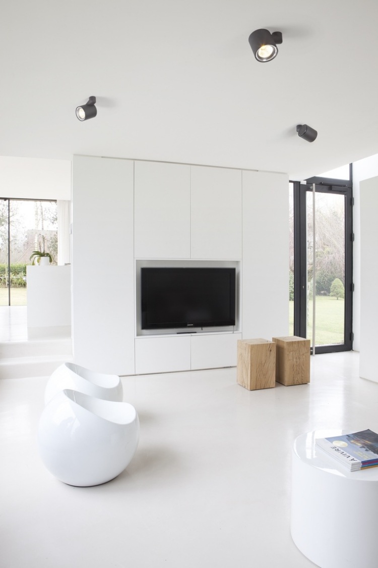 minimalistický interiérový dizajn v bielych a čiernych bodových svetlách na osvetlenie žiarovky-svetlá-dizajn-minimalistické-biele-bodové svetlá-čierne-redukované