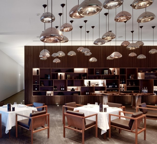 l a vinice hotelové vinice reštaurácia kovové závesné svetlá