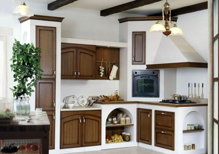 Kuchyňa so vstavanými skrinkami z tmavého dreva kuchyňa vidiecky štýl stredomorské vstavané skrine tmavé drevo