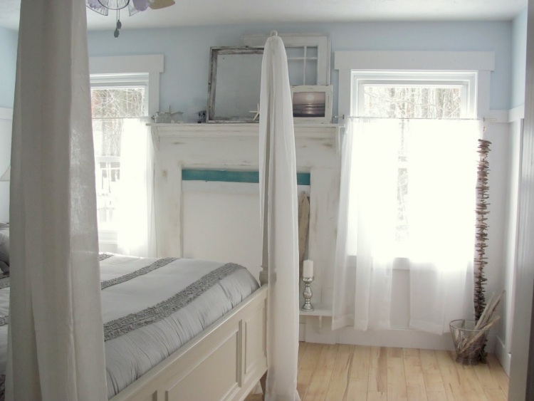 vidiecky štýl-spálňa-biele-nápady-vinobranie-podlahové dosky-záclony-farba-na stenu-detská modrá