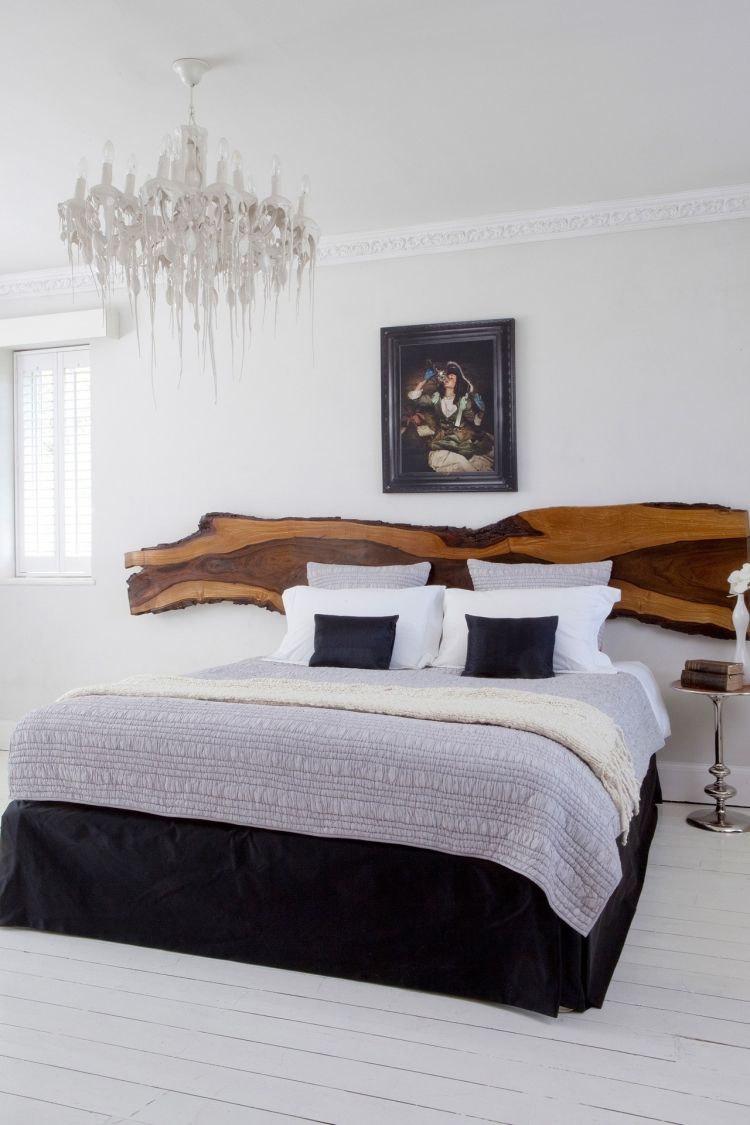 spálňa-country-štýl-biela-nápady-ročník-starožitný-luster-mrazený