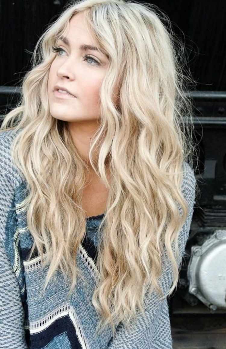 Hipie look s prírodnými vlnami a rozpustenými vlasmi dlhé vlasy-účesy-2015-vlny-boho-beachlook-ležérne-voľné-hipie