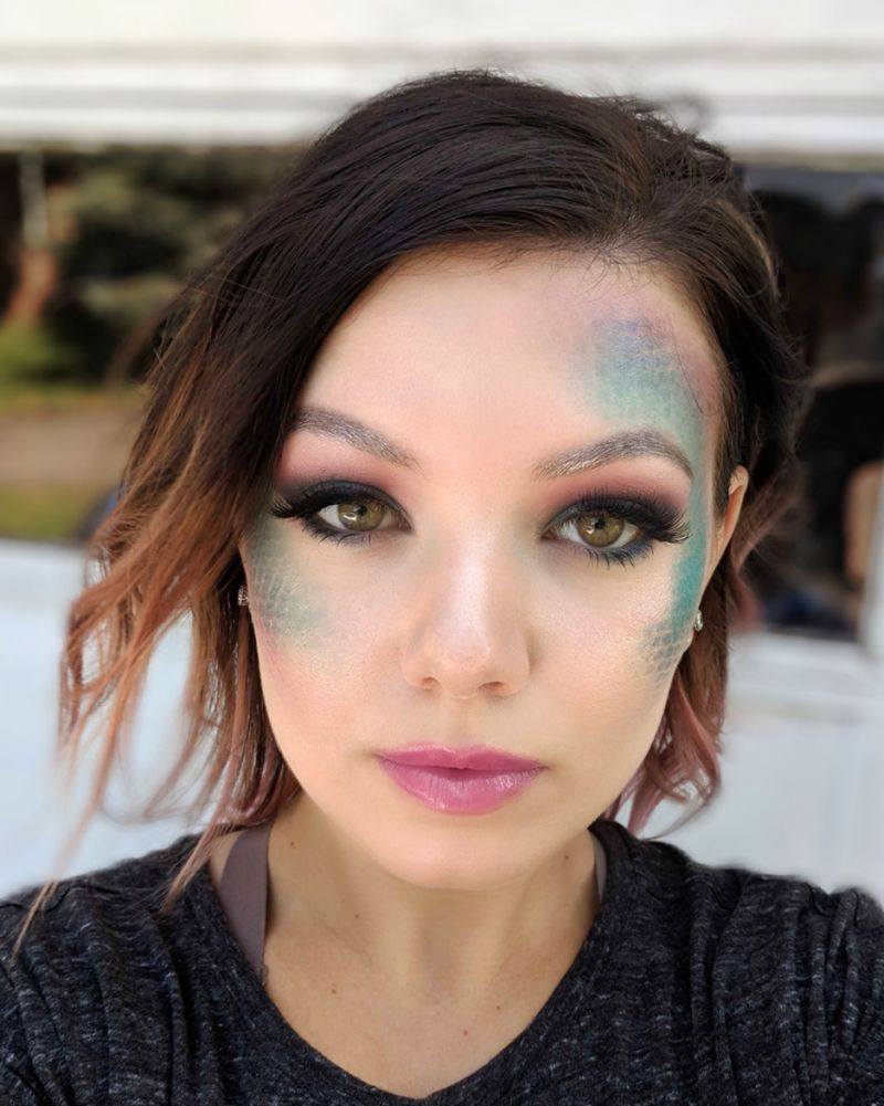 Vizážistky morskej panny si vyrábajú halloweenské kostýmy samy