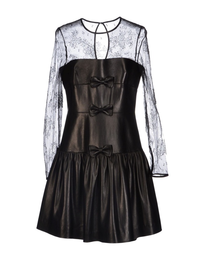 Dizajnérka-tvorba-Halloween-koleno-šaty-čipky-dámy-móda-Valentino